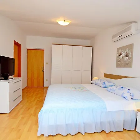 Appartement Biserka *